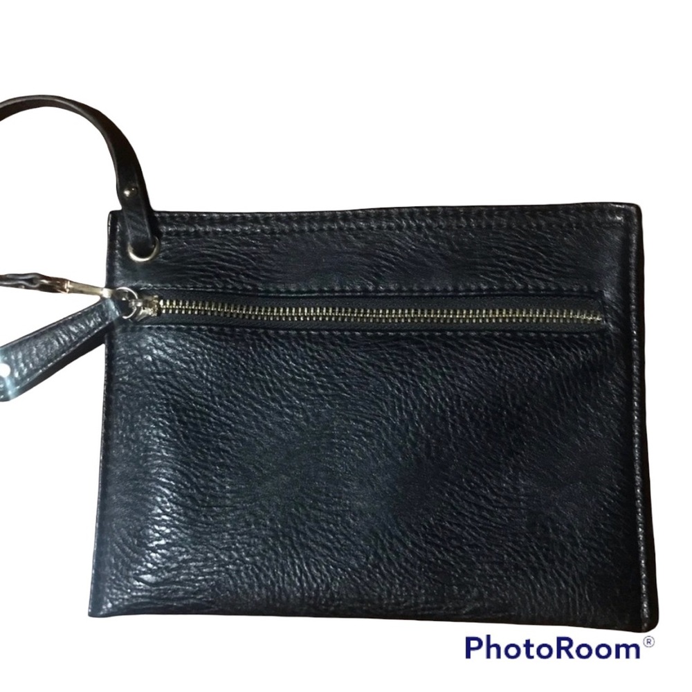 Black Creamy Zip Side Wristlet